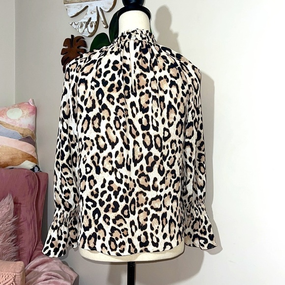 Loft Leopard Print Bell Cuff Blouse Sz. XS Petite - Picture 6 of 11